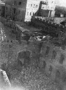 השער החדש בעיר העתיקה בירושלים שפוצץ ע"י האצ"ל. מימין הבניין ממנו יצאה יחידת ההתקפה