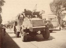 הפלוגות שנטלו חלק בכיבוש יפו שבות בכלי הרכב שנלקחו שלל. בתמונה מסע ניצחון ברחוב אלנבי